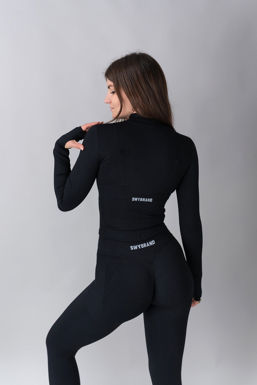 Swy Brand Statement komplet v črni barvi, pogled od zadaj