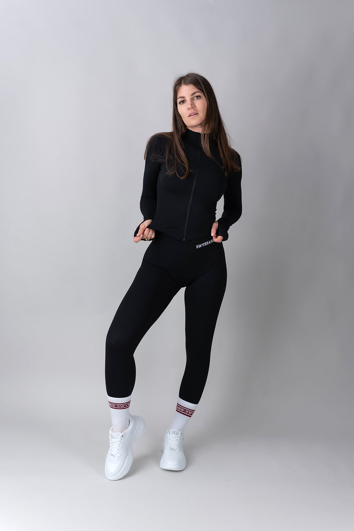 Swy Brand Statement komplet v črni barvi, pogled od spredaj