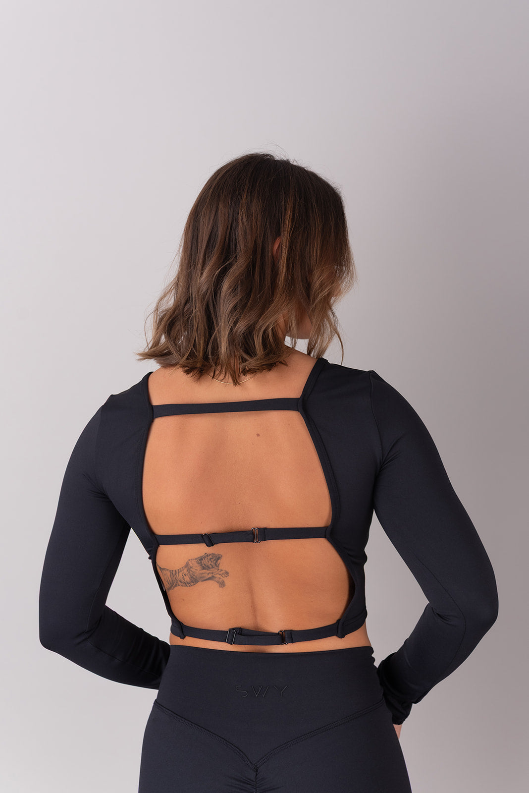 Sleek Majica Z Odprtim Hrbtom