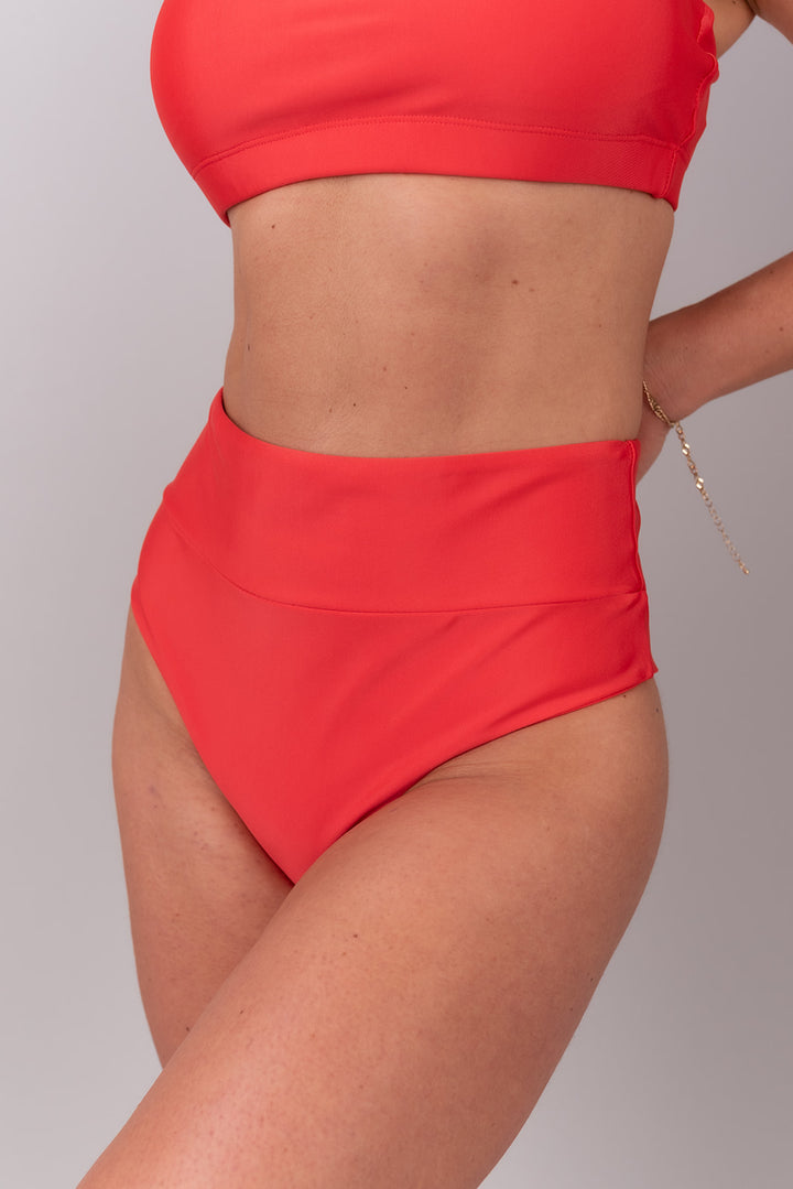 Shell Queen Bottom Strawberry