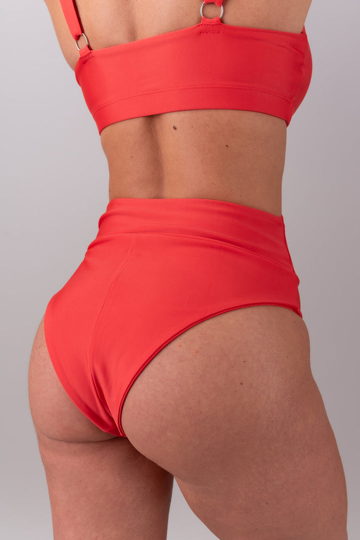 Shell Queen Bottom Strawberry