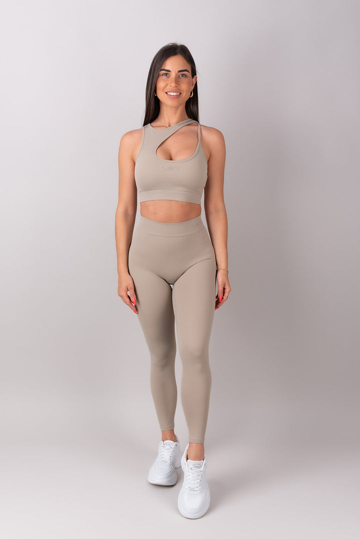 Sleek Cut-Out Nedrček